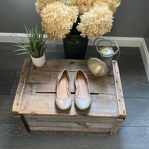 Woman’s Lucky Brand flats beige/nude color